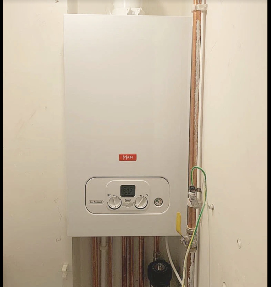 New Main Eco Compact combi boiler cleanly fitted
